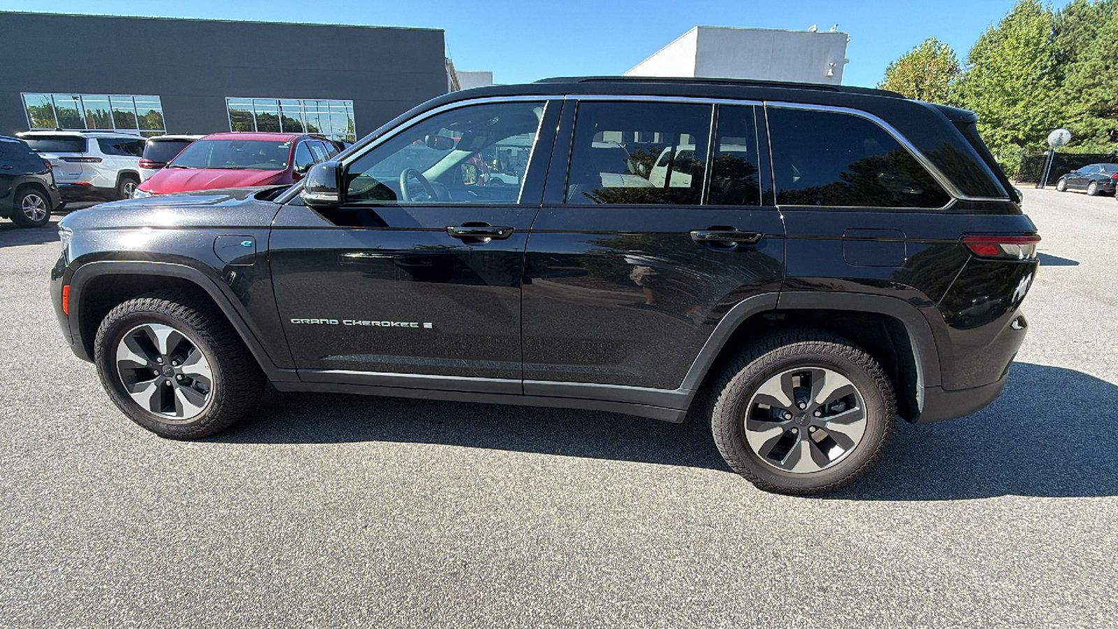Used 2024 Jeep Grand Cherokee Limited 4xe AWD/4WD image 11