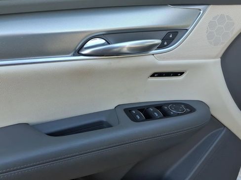 Used 2018 Cadillac XT5 Luxury w/ Driver Awareness Package image 24