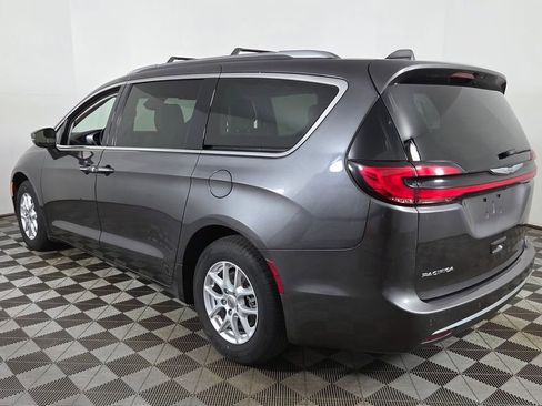 Used 2021 Chrysler Pacifica Touring-L FWD image 6