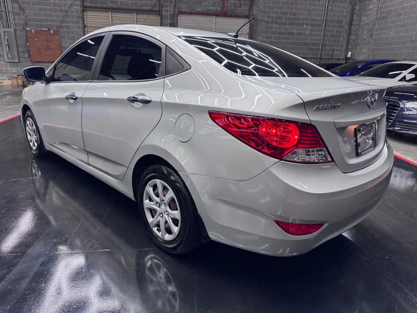 Used 2013 Hyundai Accent GLS FWD image 5