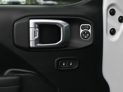 Used 2024 Jeep Wrangler Willys image 29