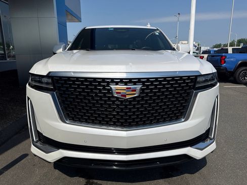 Used 2023 Cadillac Escalade Premium Luxury AWD/4WD image 3