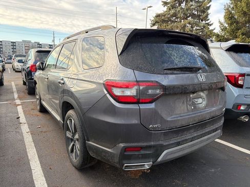 Used 2023 Honda Pilot Elite image 2