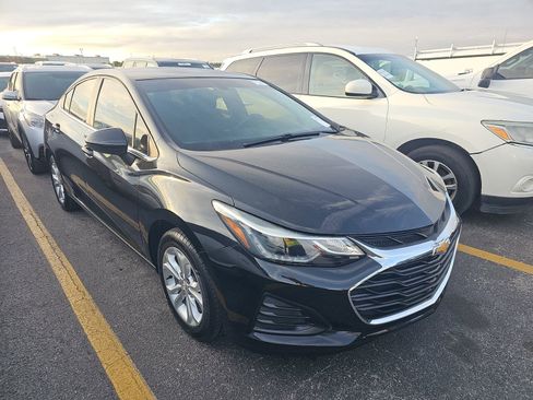 Used 2019 Chevrolet Cruze LT image 3
