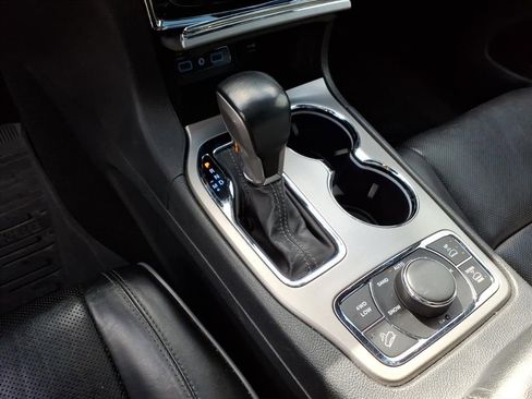 Used 2020 Jeep Grand Cherokee Overland image 24