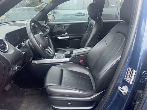 Used 2021 Mercedes-Benz GLB 250 w/ Premium Package image 6