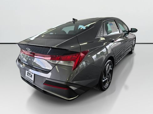 Used 2025 Hyundai Elantra SEL FWD image 3