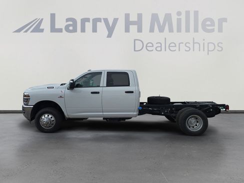 New 2025 RAM 3500 Tradesman w/ Chrome Appearance Group image 3