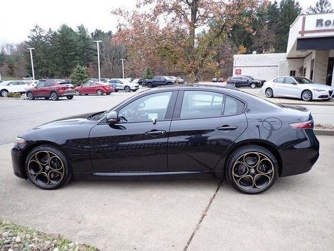 New 2025 Alfa Romeo Giulia Intensa image 2