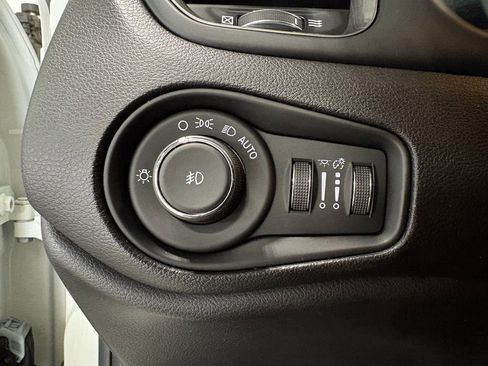 Used 2018 Jeep Renegade Limited w/ UConnect 8.4 Nav Group AWD/4WD image 18