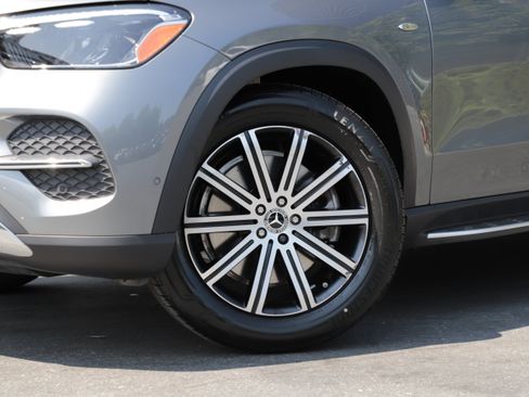 Used 2025 Mercedes-Benz GLE 450e 4MATIC image 2