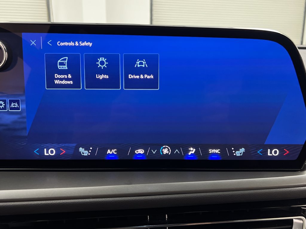 Used 2024 Chevrolet Traverse LT FWD image 68