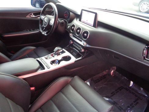 Used 2018 Kia Stinger GT2 image 14