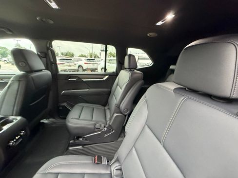 New 2027 GMC Acadia Elevation w/ Elevation Premium Package AWD/4WD image 13