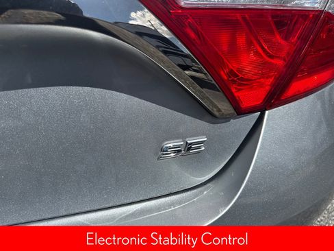 Used 2017 Toyota Camry SE w/ Moonroof Package image 9