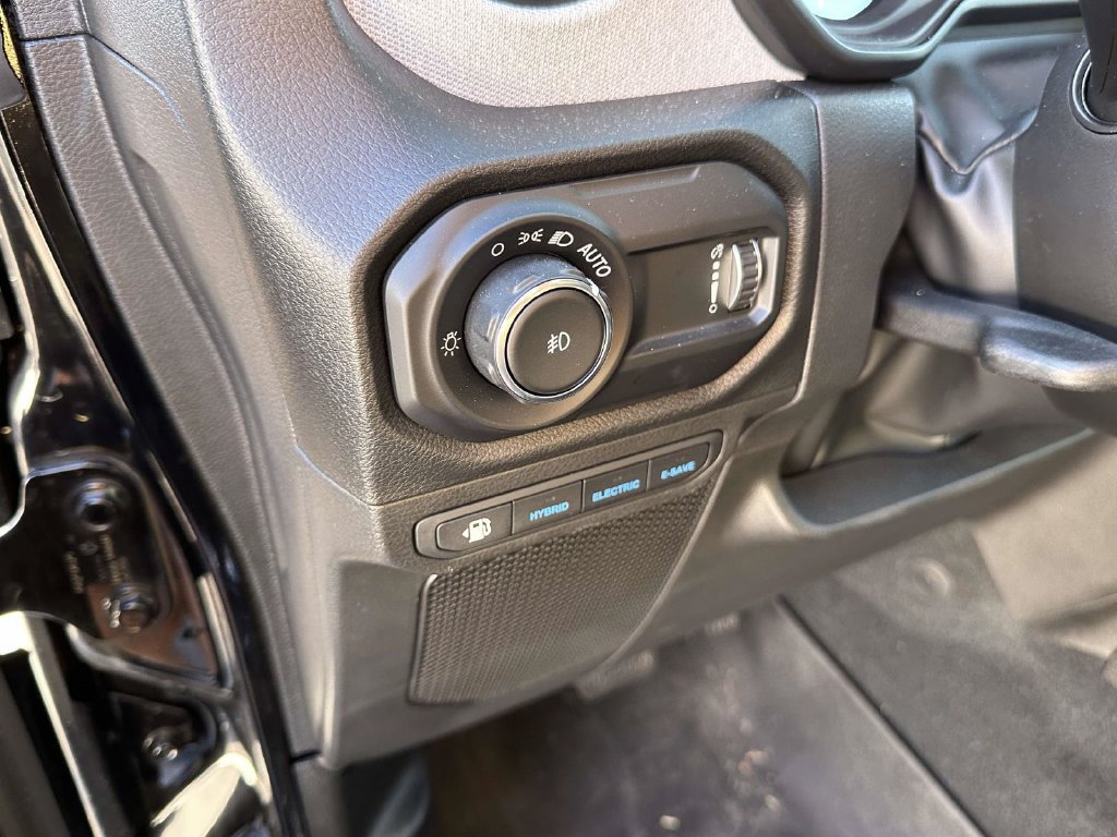 Used 2024 Jeep Wrangler Unlimited w/ Convenience Group AWD/4WD image 22