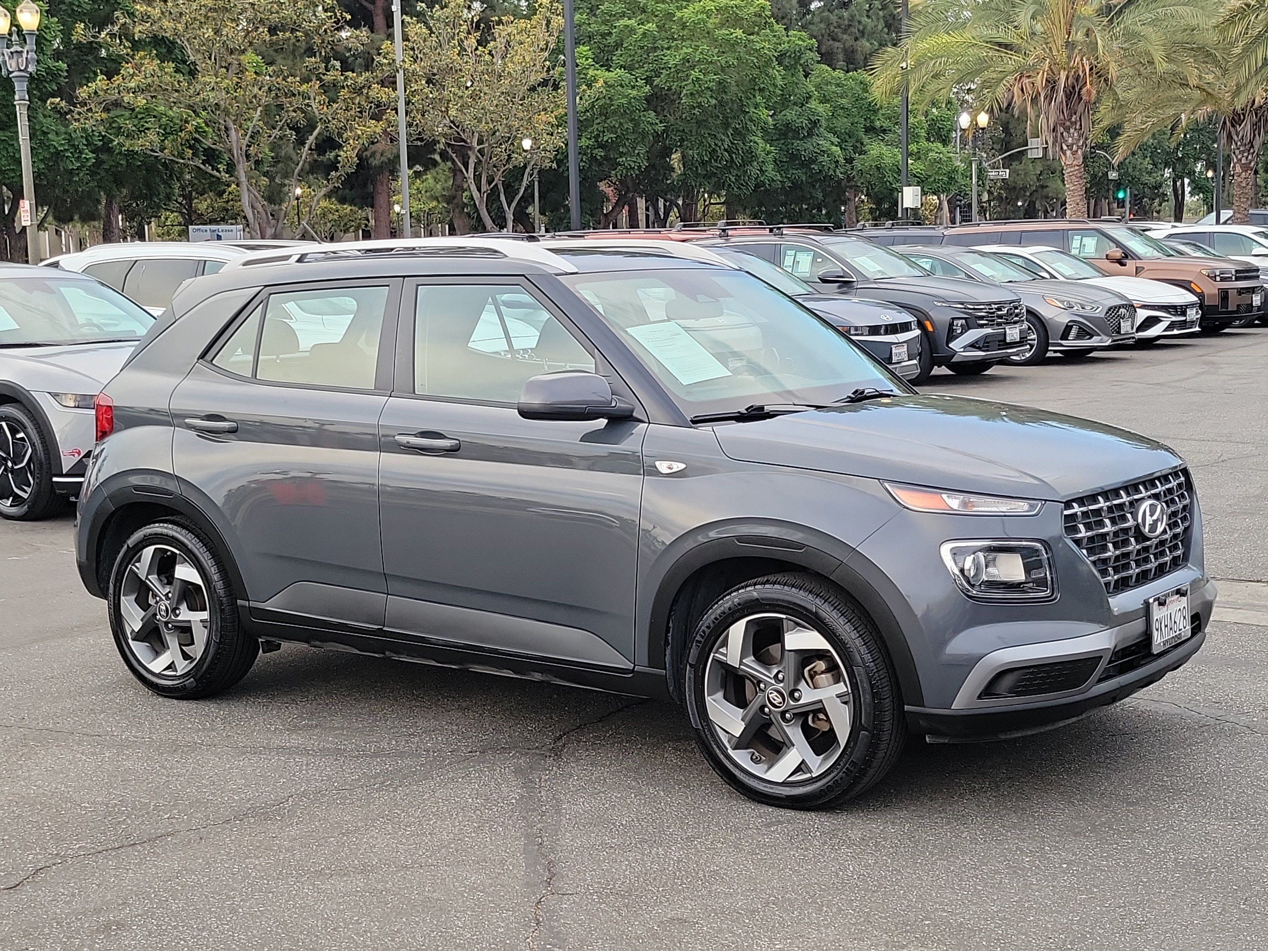 Certified 2024 Hyundai Venue SEL FWD image 25