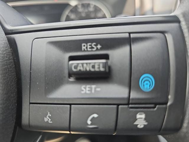 Used 2024 Nissan Rogue SV AWD/4WD image 18