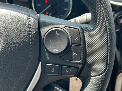 Used 2018 Toyota Corolla LE FWD image 32