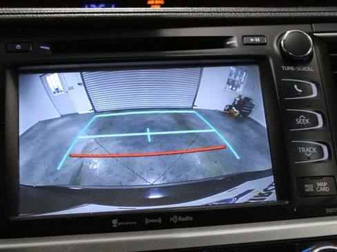 Used 2017 Toyota Highlander XLE image 33