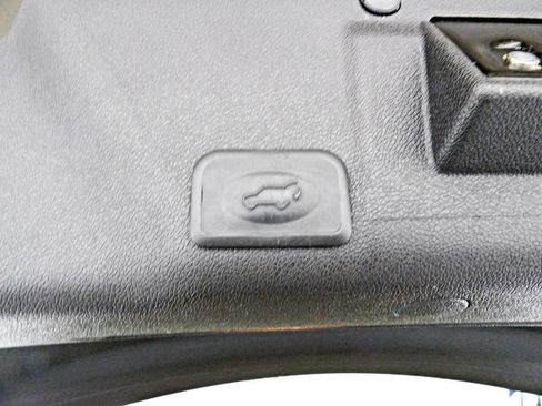 Used 2010 GMC Acadia SLT image 15