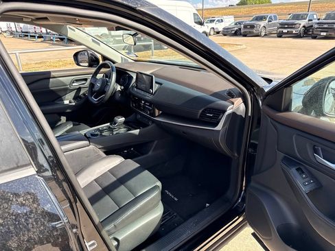 Used 2022 Nissan Rogue SV w/ SV Premium Package AWD/4WD image 15