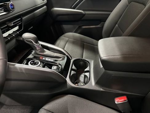 Used 2024 Chevrolet Colorado LT w/ LT Convenience Package image 12