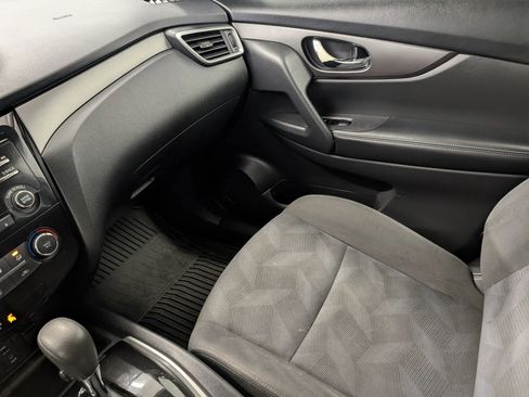 Used 2016 Nissan Rogue S w/ Appearance Package image 23