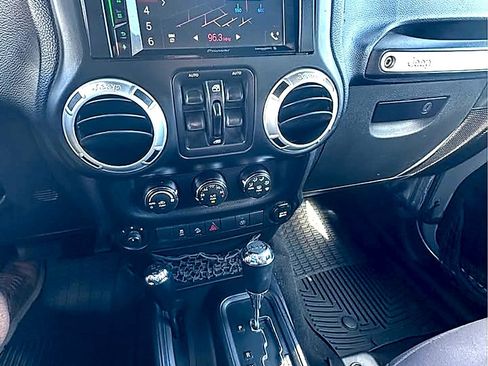 Used 2014 Jeep Wrangler Unlimited Sahara w/ Connectivity Group AWD/4WD image 9