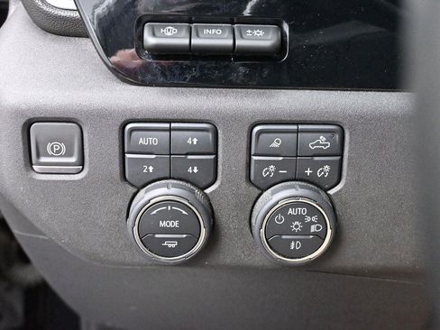 Used 2024 Chevrolet Silverado 2500 High Country w/ High Country Premium Package AWD/4WD image 20