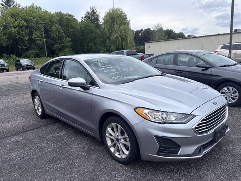 Used 2020 Ford Fusion SE FWD image 2