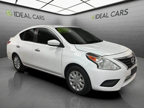 Used 2016 Nissan Versa SV FWD image 3