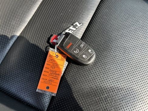 Used 2020 Jeep Grand Cherokee Overland AWD/4WD image 41