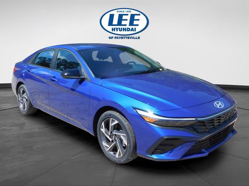 Certified 2025 Hyundai Elantra SEL image 1