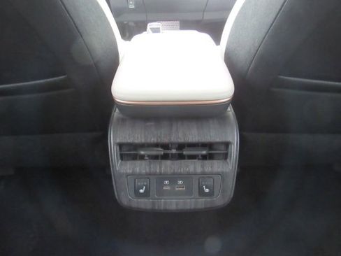 Used 2023 Nissan Ariya FWD image 26