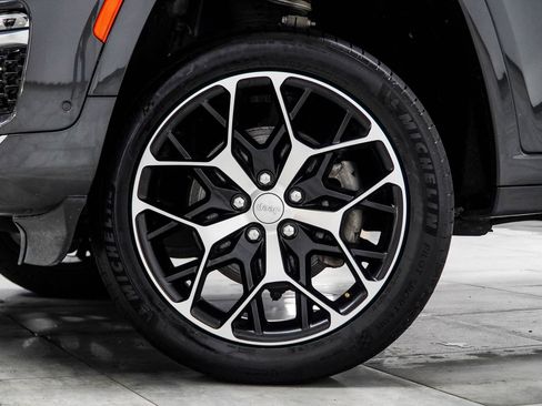 Used 2022 Jeep Grand Cherokee Summit AWD/4WD image 6
