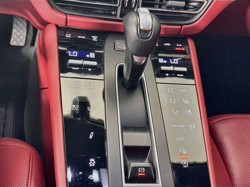 Used 2023 Porsche Macan S AWD/4WD image 16