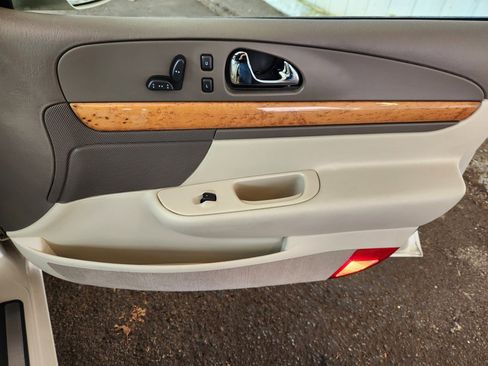 Used 2002 Lincoln Continental image 15