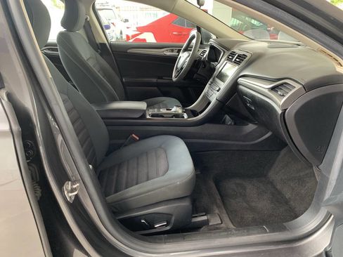 Used 2017 Ford Fusion SE w/ Fusion SE Technology Package FWD image 7
