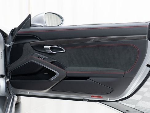 Certified 2025 Porsche 718 Cayman GTS RWD image 34