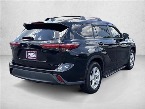Used 2023 Toyota Highlander L FWD image 5
