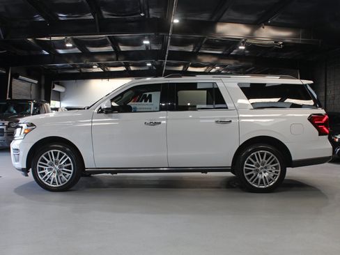 Used 2023 Ford Expedition Max Limited AWD/4WD image 3