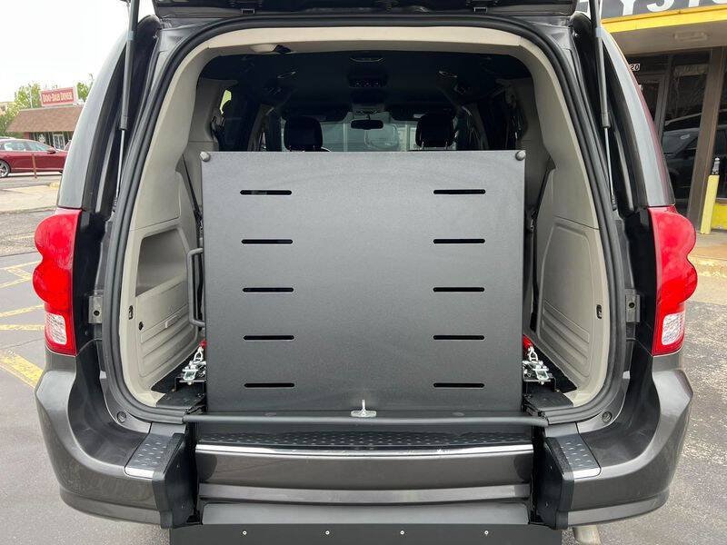 Used 2017 Dodge Grand Caravan SE FWD image 49