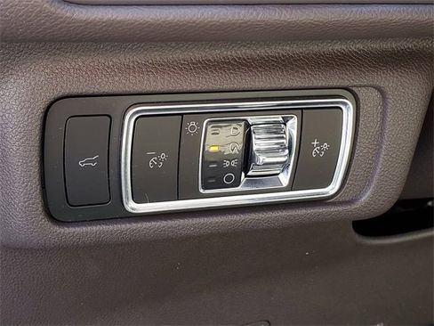 Certified 2023 Lincoln Corsair FWD w/ Equipment Group 101A image 13