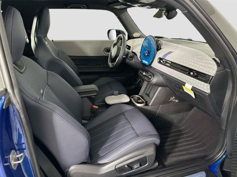 Certified 2025 MINI Cooper 2-Door Hardtop FWD image 23
