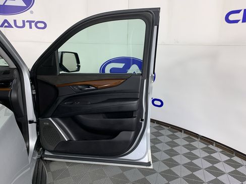 Used 2019 Cadillac Escalade Luxury image 42