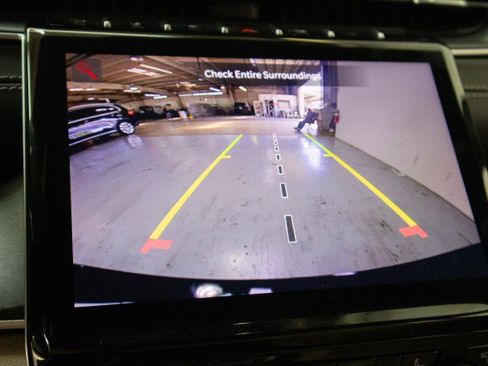 Used 2023 Jeep Grand Cherokee Limited image 18