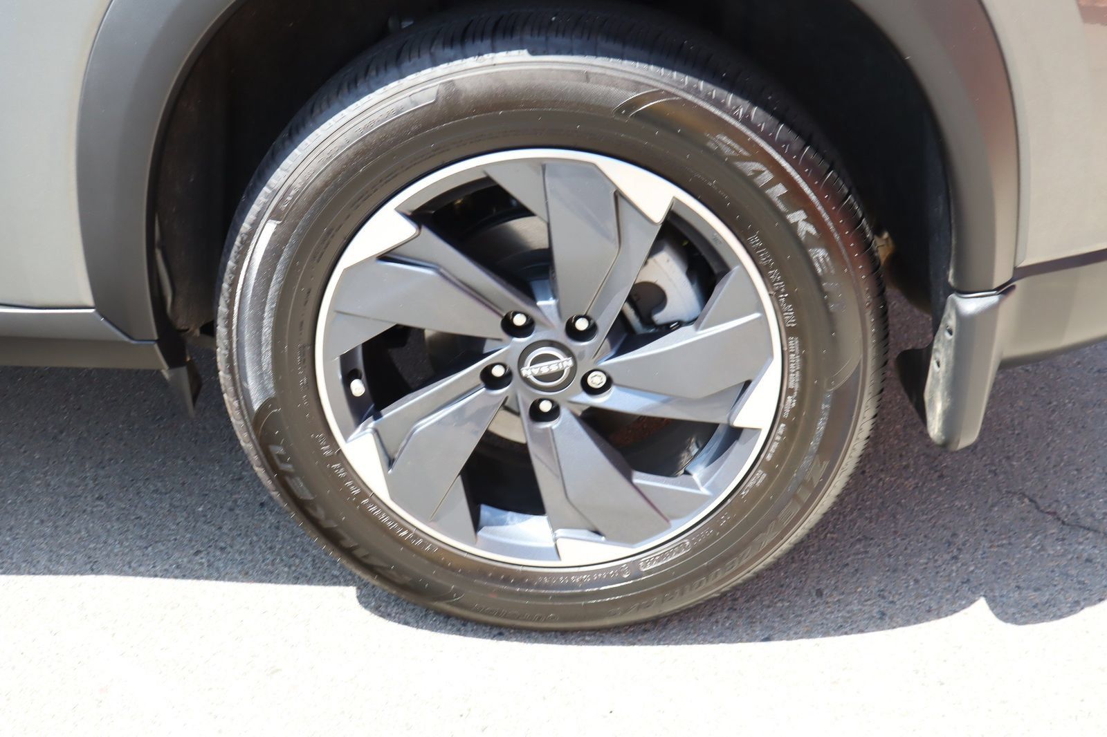 Used 2026 Nissan Rogue SV FWD image 13