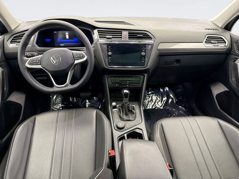 Used 2022 Volkswagen Tiguan SE image 14