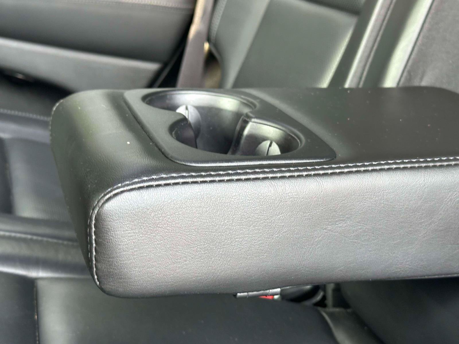 Used 2019 Jeep Grand Cherokee Overland AWD/4WD image 12